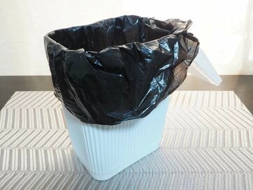 ゴミ袋交換が劇的ラクになるダイソーの「ゴミ箱」。フタをあけたら驚きの仕掛けが