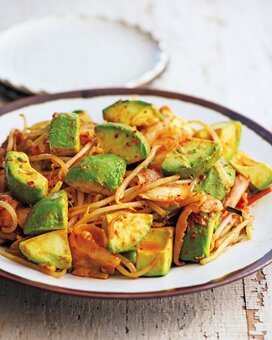 アボカドを加えて糖質オフな豚キムチ。食べごたえもばっちり！