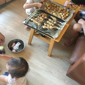 射的や金魚すくいを再現して「おうち縁日」。子どもも大人も楽しい夏に