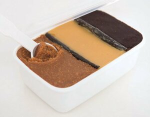 野田琺瑯のほうろう容器で数種類のみそがコンパクトに