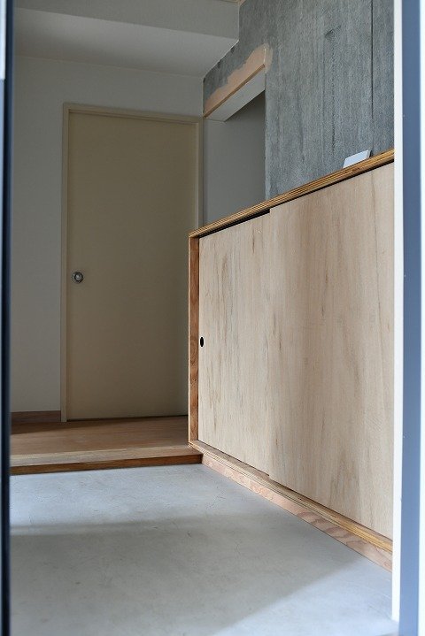 玄関に新設した大きめの下駄箱