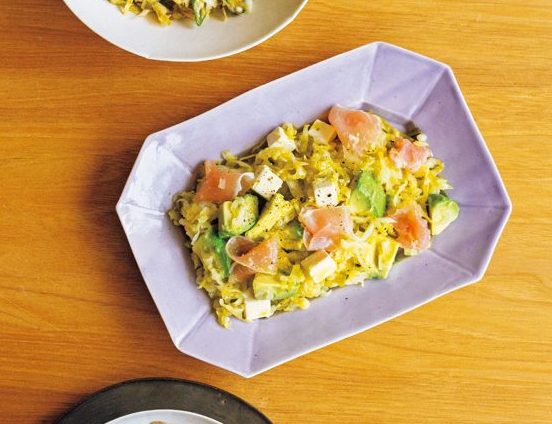 生ハム、アボカド、チーズの発酵キャベツマリネ