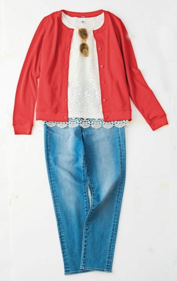 レーストップスならカーディガンを脱いでもさまになる