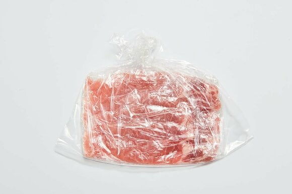 薄切り肉は重ならないようにずらして薄くする