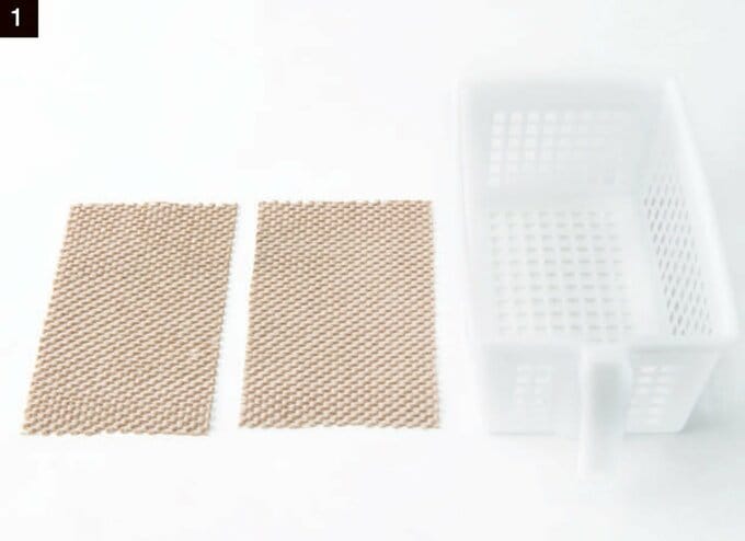 滑り止めシートを大きさにあわせてカット