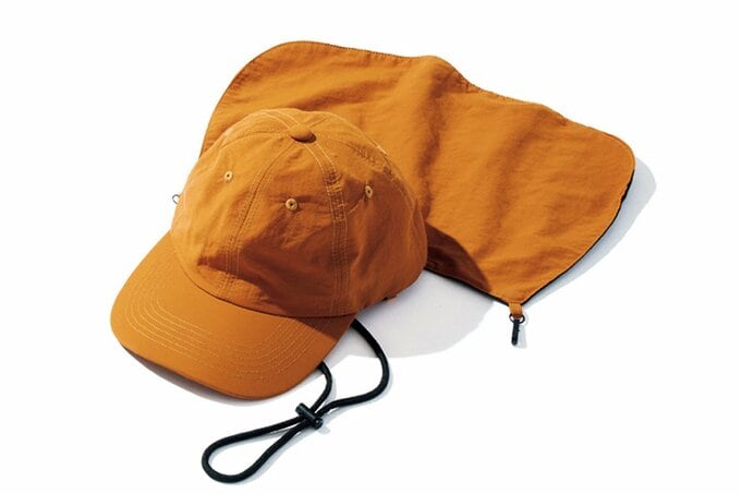 テラコッタ色の首元カバーつき帽子