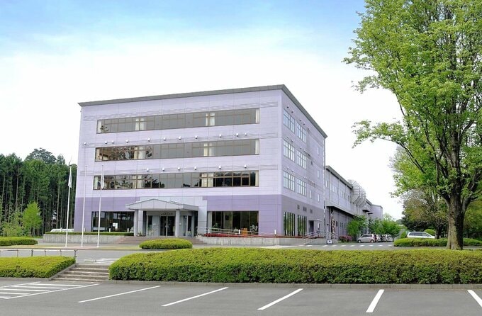 緑豊かな自然の中にたたずむ「名水の郷 日光おかき工房」