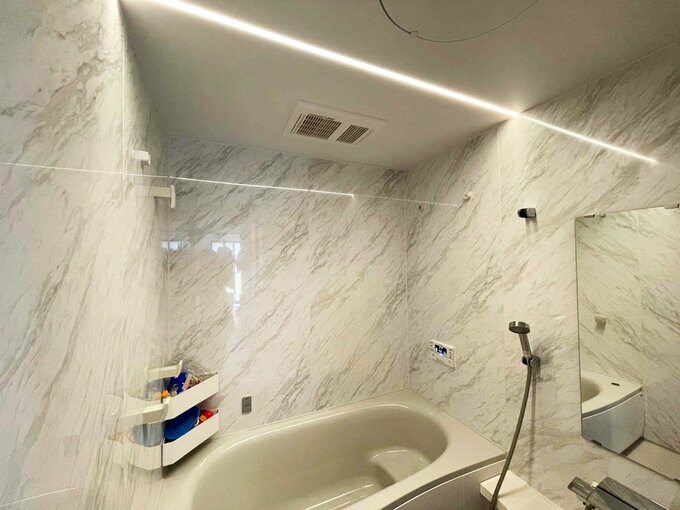 バスルームのライン照明