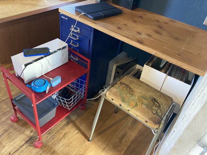 リビングの充電ステーション