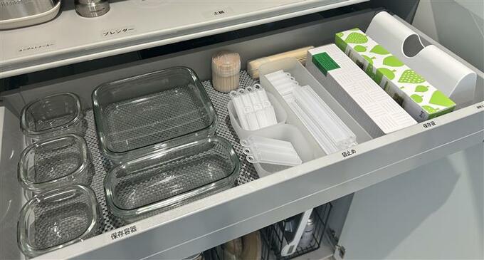 引出しの中も色数を絞るとスッキリまとまる