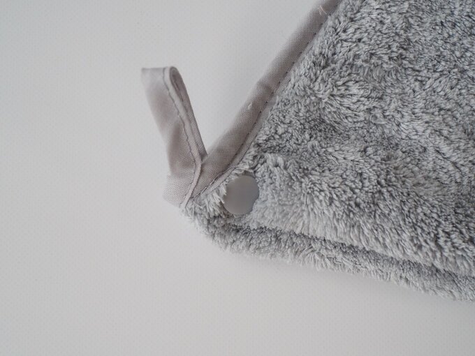 ひっかけられるフックつきのヘアドライキャップ