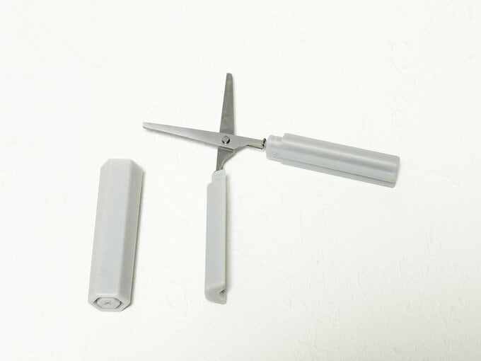 折りたたみのハサミ