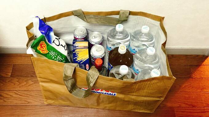 ショッピングバッグに常温で長くもつ食材をストック