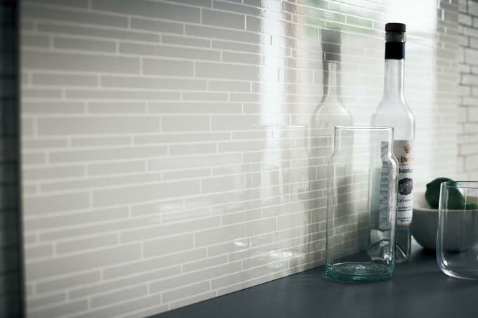 新柄のキッチンボード「ボーダータイル柄ライトグレー」