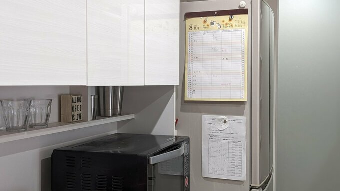 冷蔵庫横のカレンダー