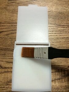 デコパージュ液（ベース）を薄く塗る