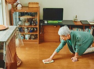 70代の自由な「持たない」ひとり暮らし。テーブルも炊飯器も捨てたけど後悔なし：4月に読みたい記事
