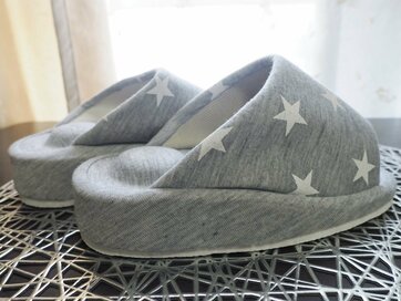 ダイソー220円「つま先立ちスリッパ」をお試し。家の中で“プチ運動”が手軽にできる