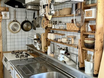 「見せる収納」で苦手な料理時間が楽しい！に変わった。50代ひとり暮らし、台所の工夫