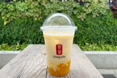 ゴンチャの夏限定「FRESH マンゴー＆オレンジ」。さっぱり味＆ジューシー果肉で幸せ…！