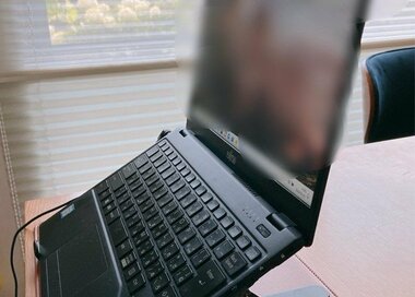 50代、スリコの「パソコンスタンド」を買ってよかった。330円で家族も大満足