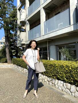 50代以上が白シャツをすてきに着こなす。大人インフルエンサーのコツ