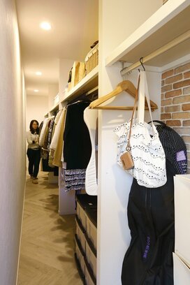 【マンションリノベ実例】全長7mの「歩けるクローゼット」!? ウォークインより便利なウォークスルーって？