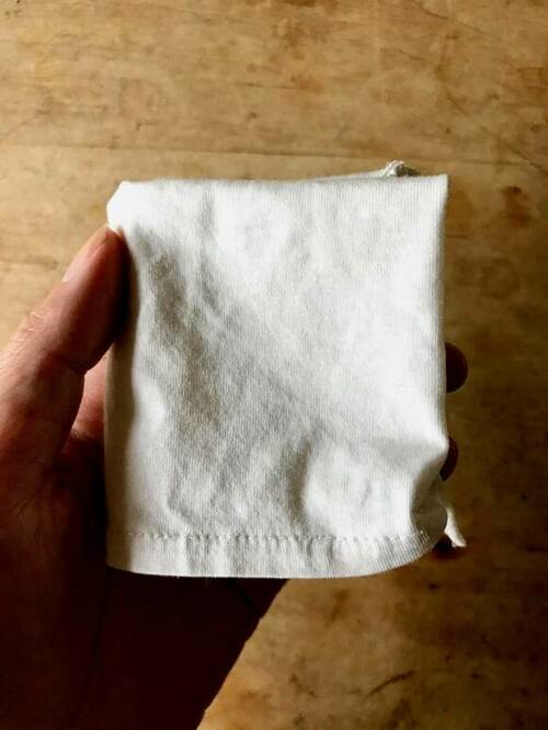 タオルを持つ様子