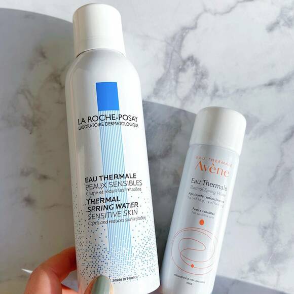 左が「ラ ロッシュ ポゼ ターマルウォーター」、右が「アベンヌウォーター」