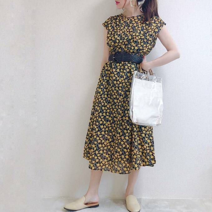 ベルトを巻いてウエスト細見えを狙いましょう