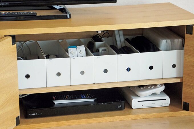 テレビ台の中の白ボックス