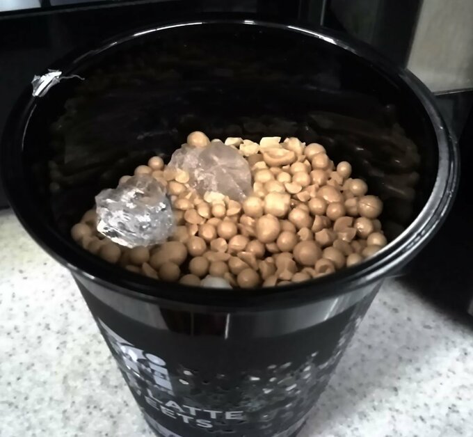 真っ黒ないでたちは忍者のよう