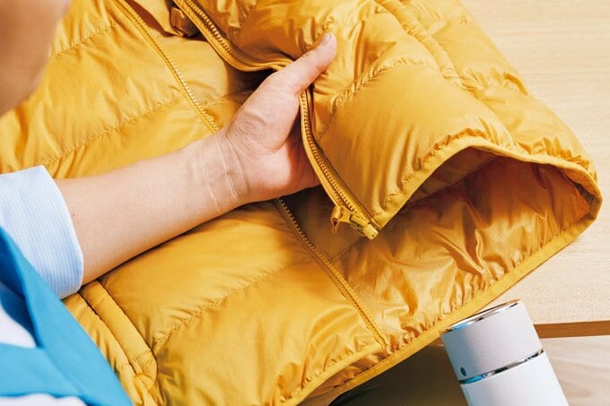 ドライヤーで温風を送る