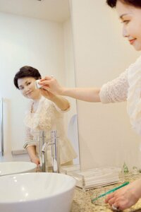 洗面所の鏡と蛇口