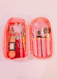 化粧ポーチの中や化粧グッズが入っている引き出しの中