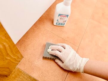 便利「アルカリ電解水」の効果的な使い方2つ。ガンコな黒ずみ、油汚れが気持ちよく落ちる