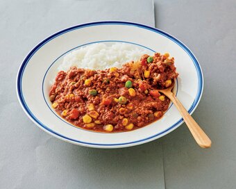 トマトの酸味が効いた無水キーマカレー。電子レンジで全部完成