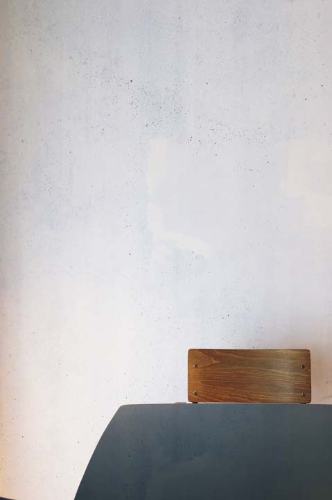 撮影の背景に使えるように塗装仕上げにしたダイニングの壁