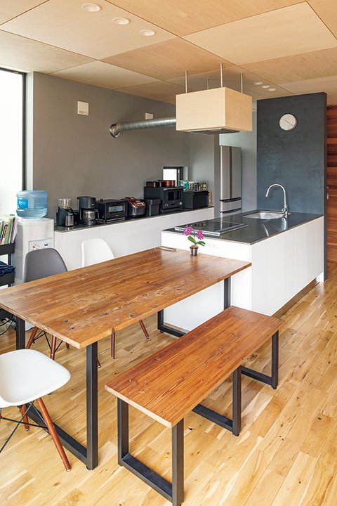 玄関とビルトインガレージ以外はすべてフラットな床を採用