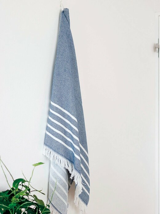 壁にかけるだけ