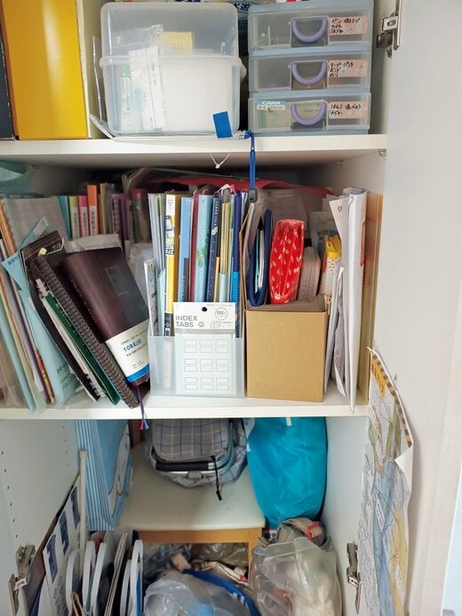 整頓されていない収納棚