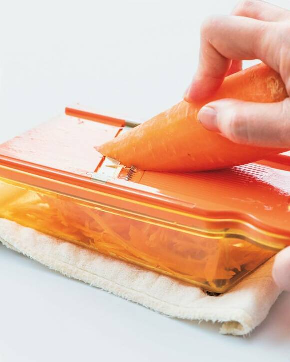 ニンジンを切る