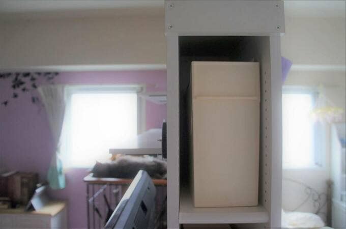 棚に書類ボックス