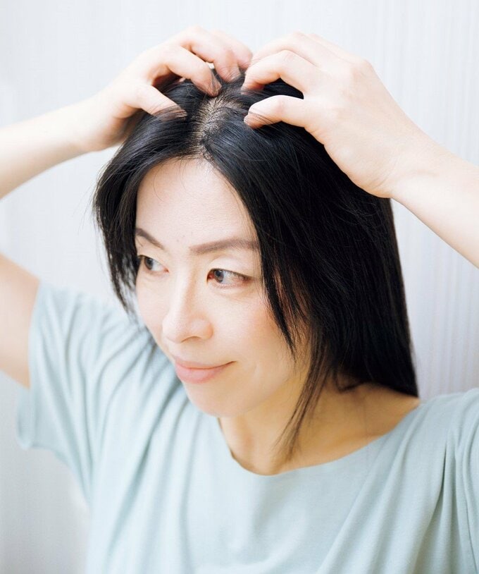 椿油で頭皮マッサージ