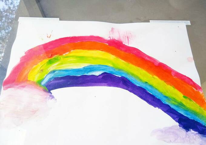 ステイホーム中のアメリカで 虹の絵 が飾られる理由 Esseonline エッセ オンライン