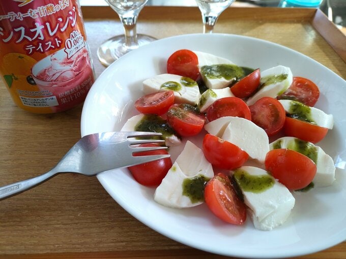 ノンアルコールとおつまみのチーズでクリスマスを楽しみます