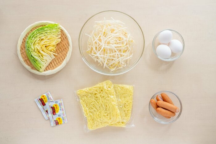 ホットプレートで簡単「オムそば」レシピ。手軽につくれて華やか、家族