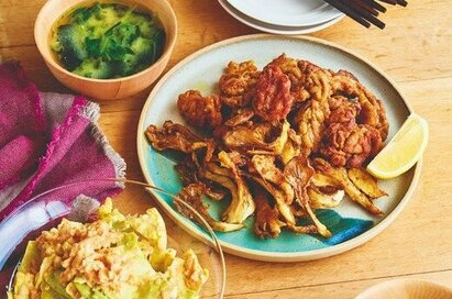 「豚こまとマイタケのから揚げ」献立。うま味もボリュームもたっぷりでお腹も満足