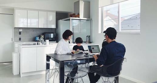 「夫婦で在宅」のコツは、おやつの時間と思いやり