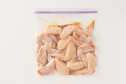 お肉にじわじわ味がしみておいしくなる！解凍の手間がいらない味つけ冷凍術【鶏肉編】